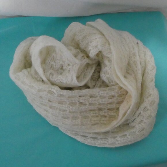 L.A. EXPRESS | OS One Size | White Knit Infinity Scarf | Preloved - Picture 1 of 15
